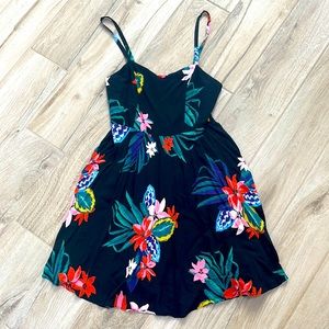 Old Navy cami dress, black with flowers, size medium. Excellent condition.